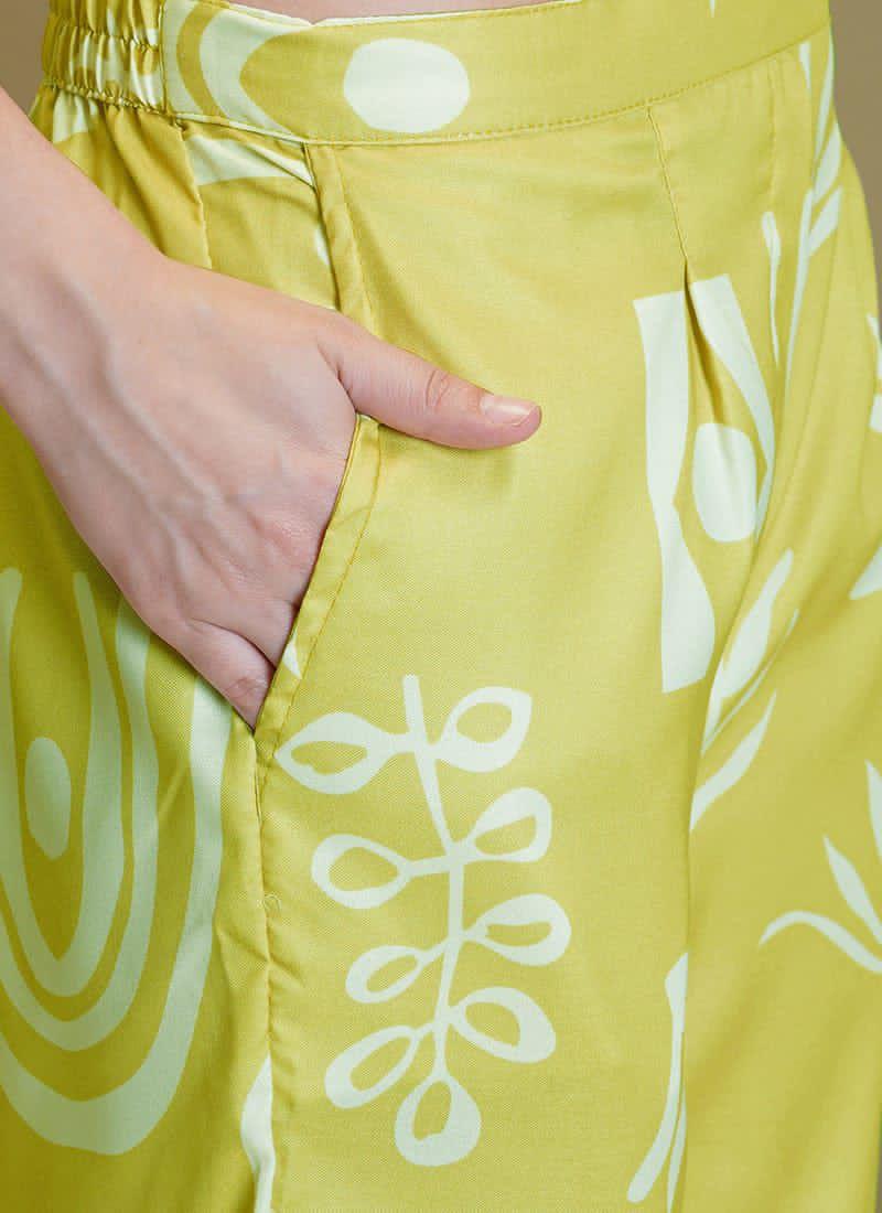 Trendy Printed Co-Ord Set with Stylish Relaxed Fit for Elegant Casual & Vacation Looks.
